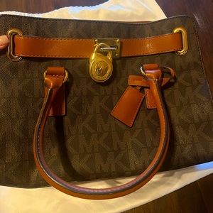 Michael kors purse (used twice)